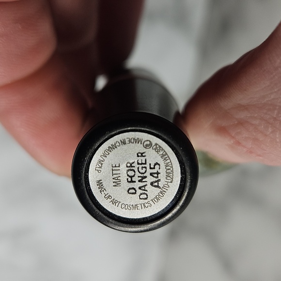D IS FOR DANGER NWOB Matte Lipstick MAC - Picture 9 of 15